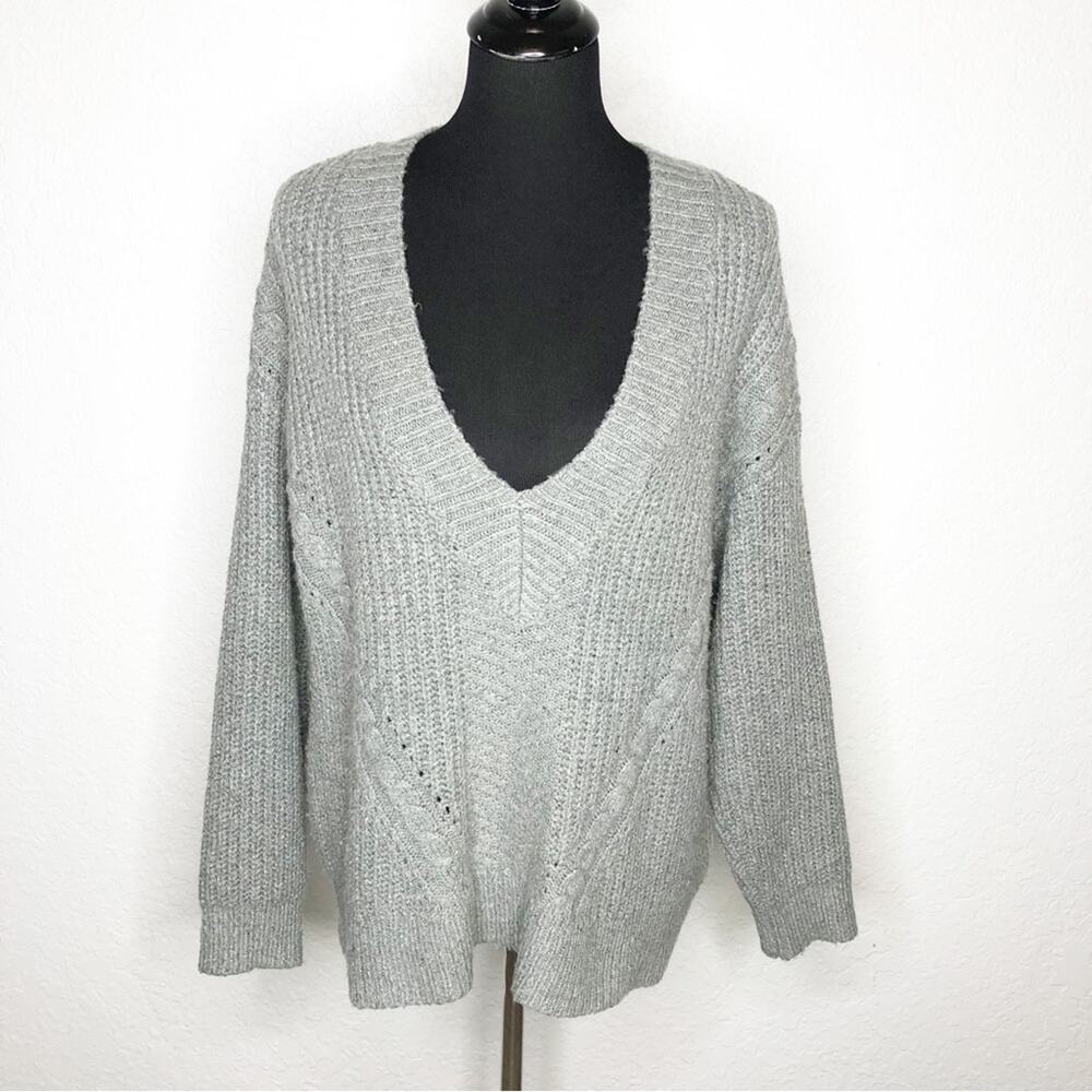 UGG gray chunky knit deep v neck sweater size Medium